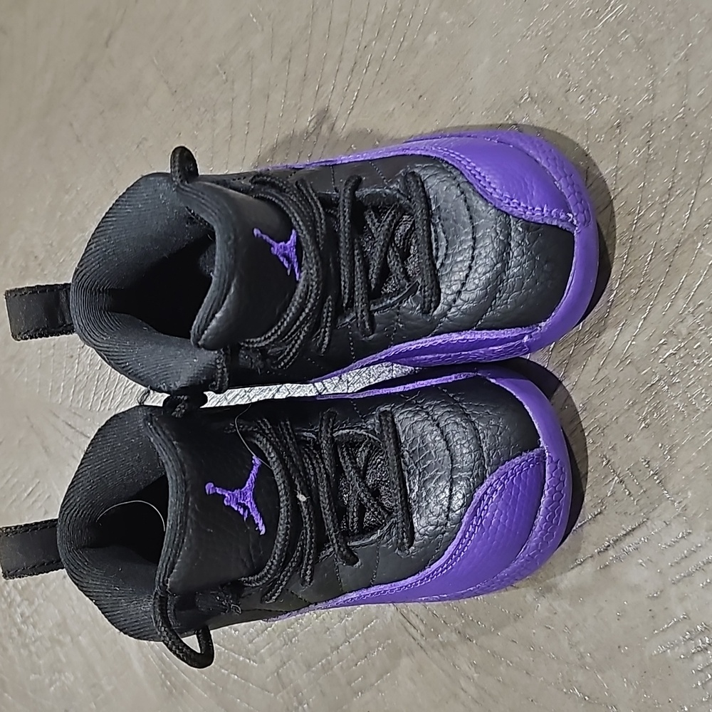 Nike Air Jordan 12 Retro Black/Purple toddler  Size 7C